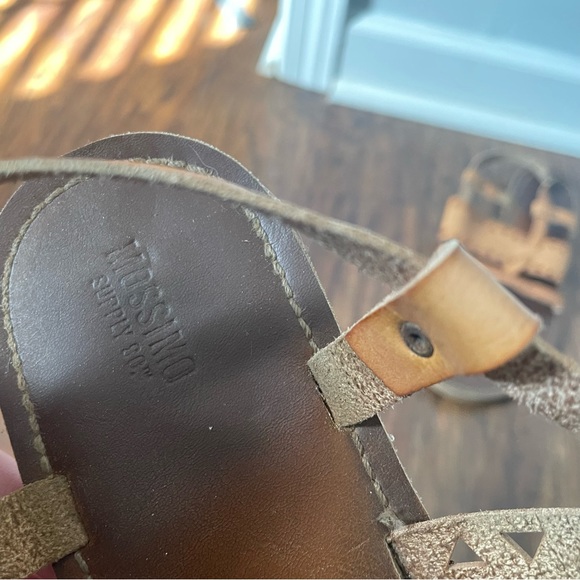 Sandals - Picture 2 of 4